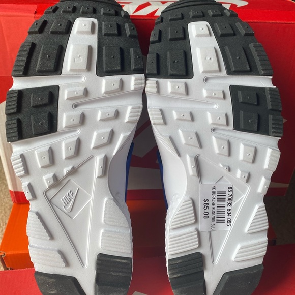 NIKE NEW SHOES - Picture 4 of 5